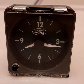 The 2000 Jaguar XJ8 clock looks nearly identical, of course.