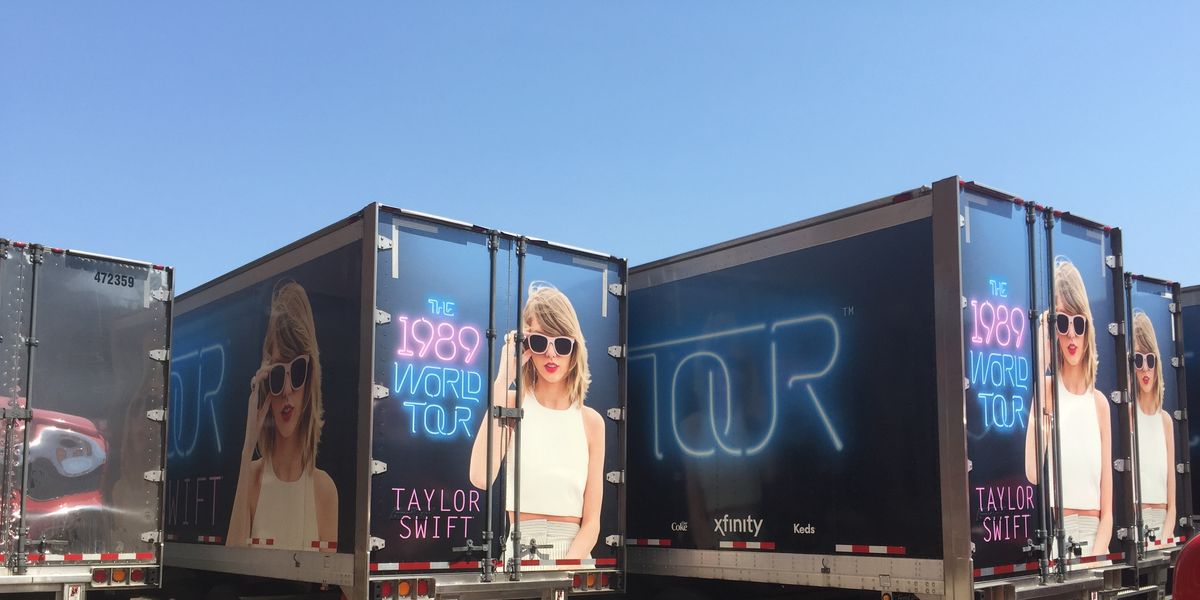 Transport truck advertising the music of Taylor Swift, Kelly