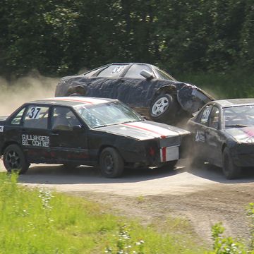 The drivers were good about not punting each other into the woods on purpose, but the tight confines and short race heats led to quite a bit of rubbin' and bumpin'. Here's Daniel Nordin's Opel climbing up onto Jan Kastberg's Volvo and Sven-Inge Sjödin's BMW. Fortunately, the Opel ended up on its wheels in this incident.