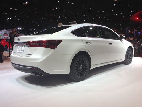 Toyota unveiled a refreshed 2016 Toyota Avalon premium mid-sized sedan at the Chicago Auto Show.
