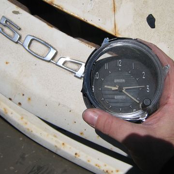 I pulled this clock in 2007, when it was still possible to find 504s in U-Wrench-It yards.