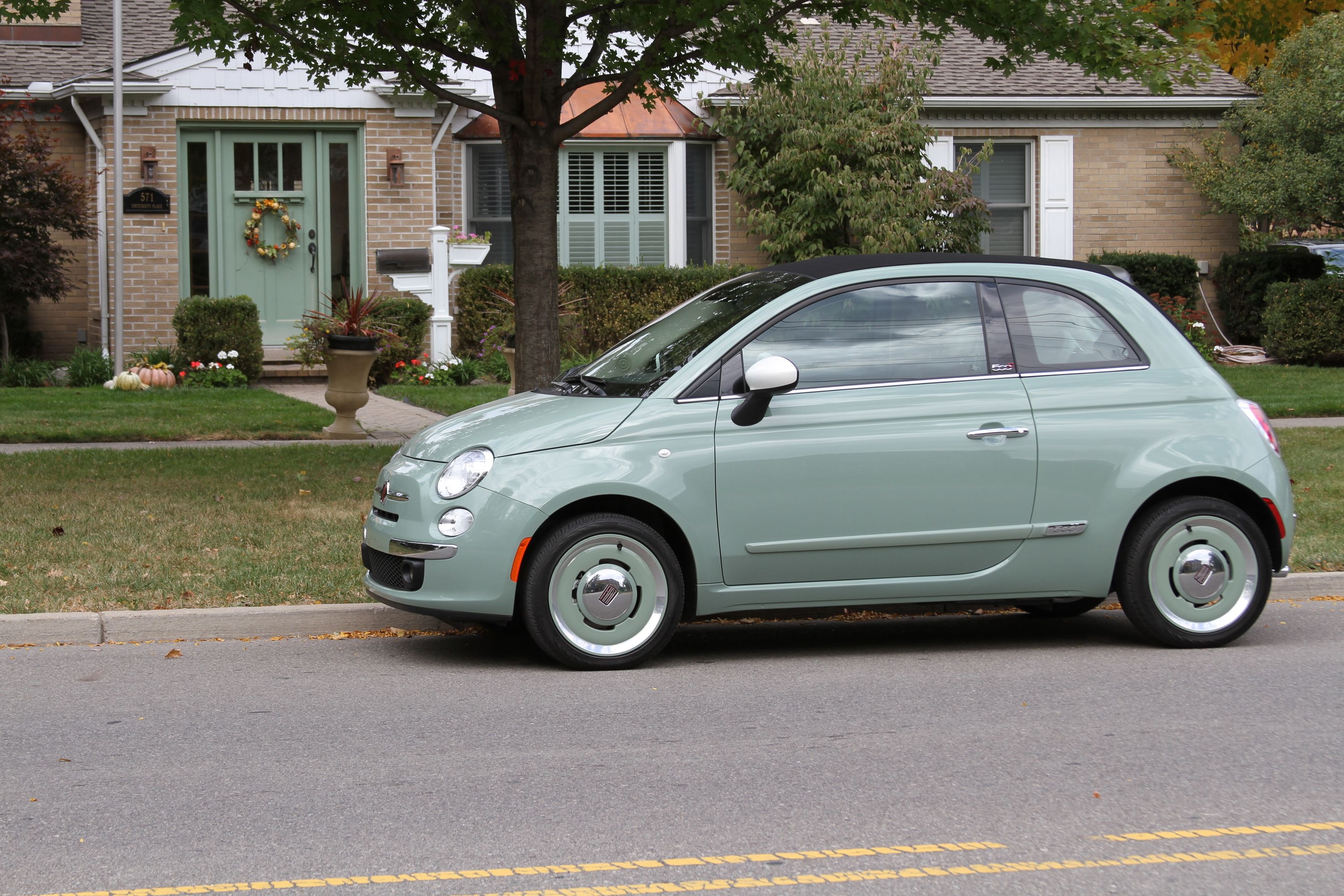 2015 Fiat 500c Lounge review