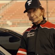 The ad features Emerson Fittipaldi, plus a mystery driver wearing two-tone nail polish.