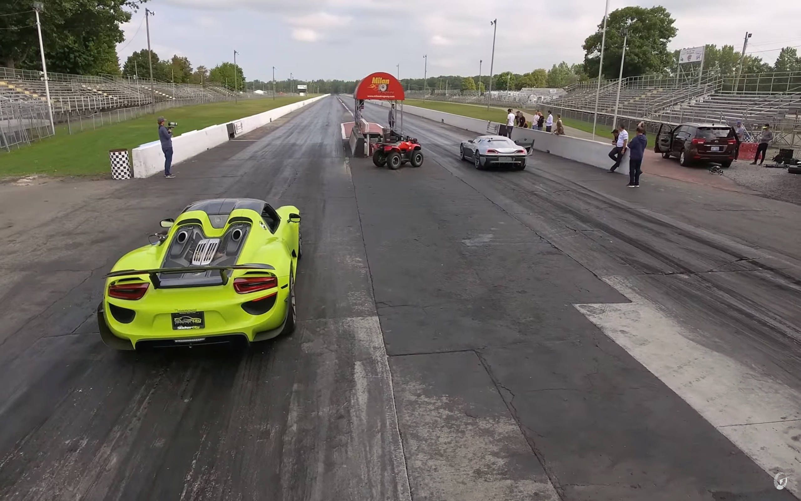 Can Porsche 911 Turbo S Catch Up To 918 Spyder In A Drag Race?