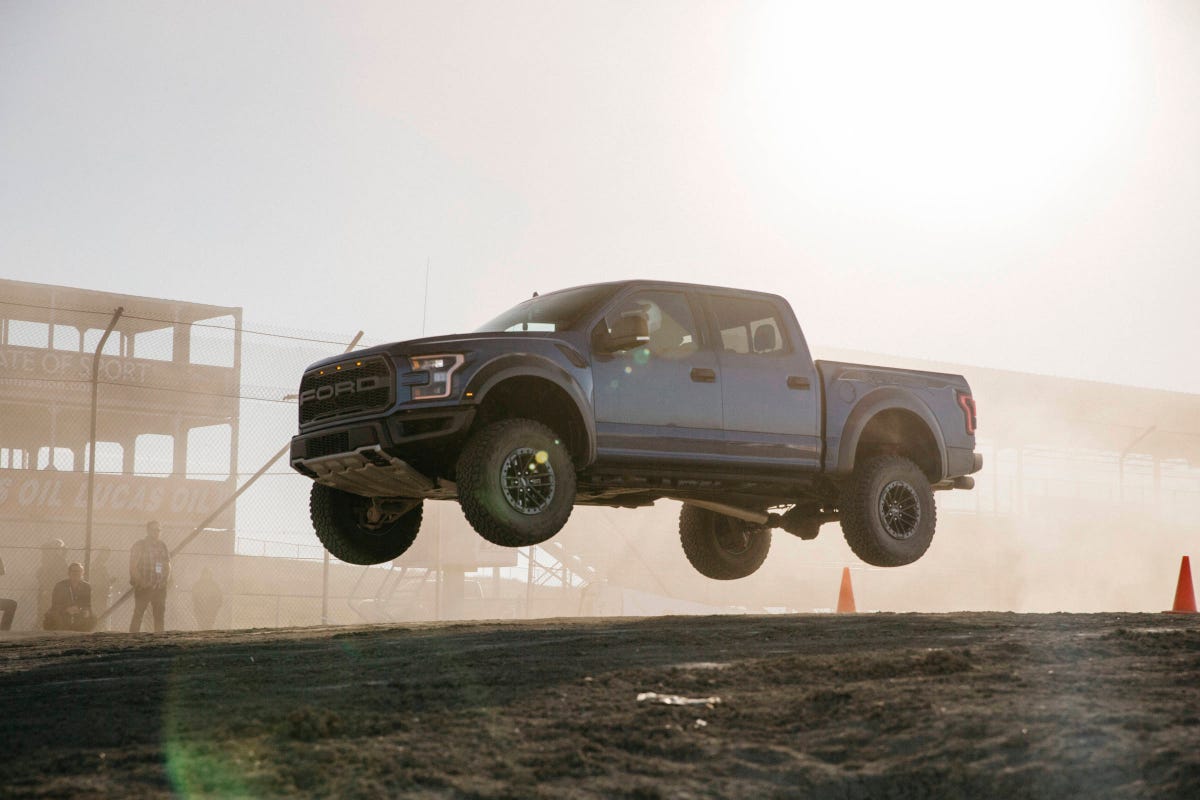 19 Ford F 150 Raptor First Drive Sharper Claws Bigger Teeth