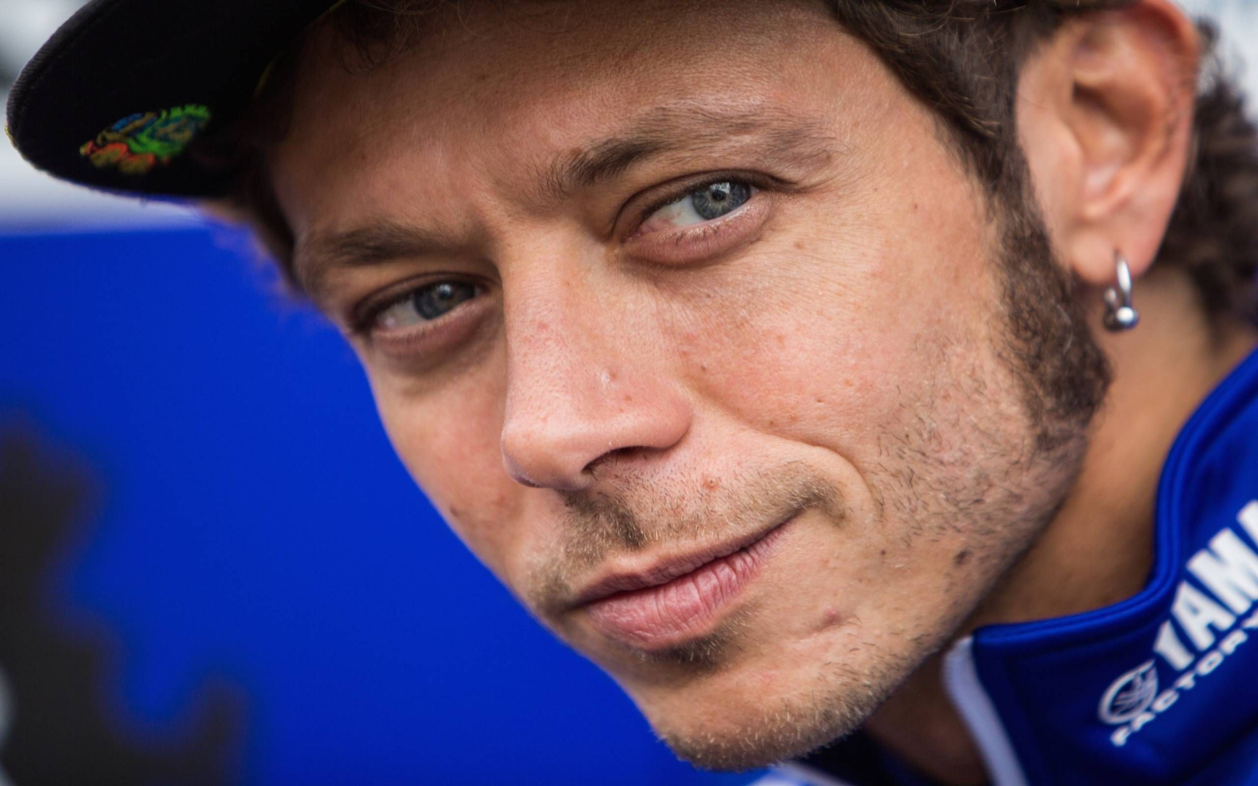 Details more than 69 valentino rossi earring latest - 3tdesign.edu.vn