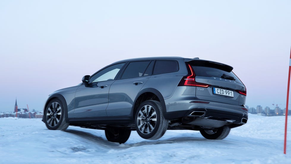 2020 Volvo V60 Cross Country first drive: Roof height matters