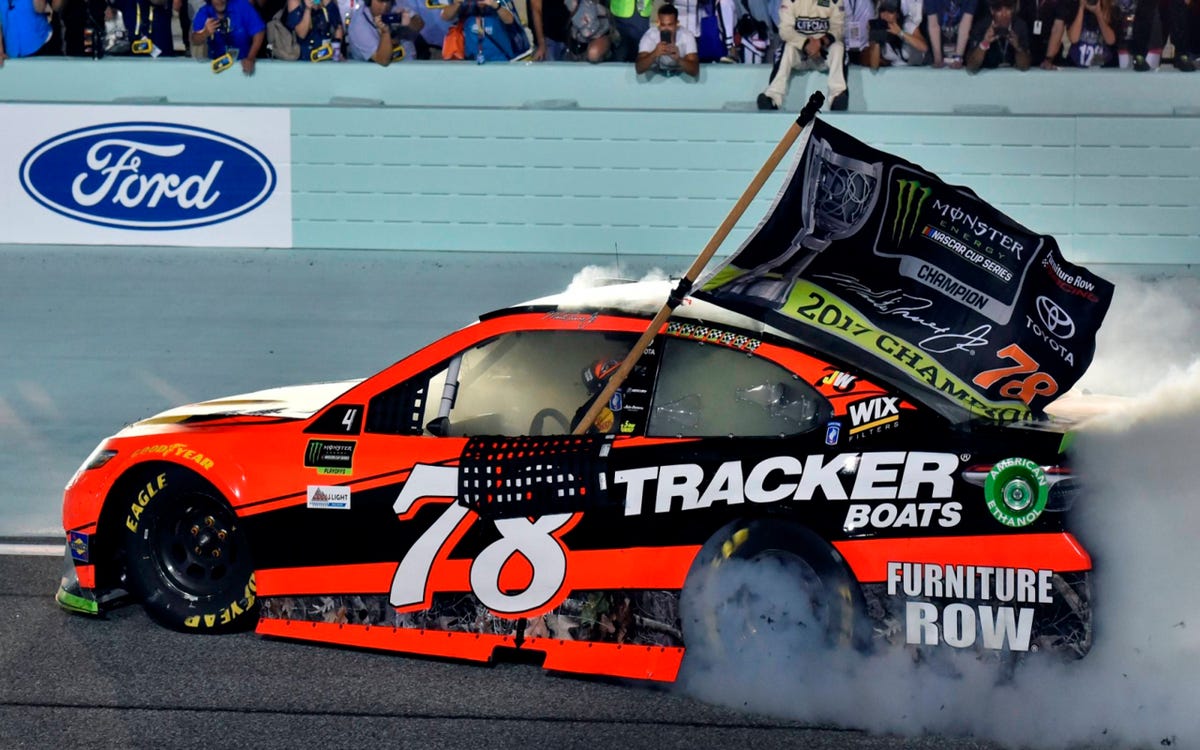 Martin Truex Jr. wins last race of 2017 and Monster Energy NASCAR Cup title