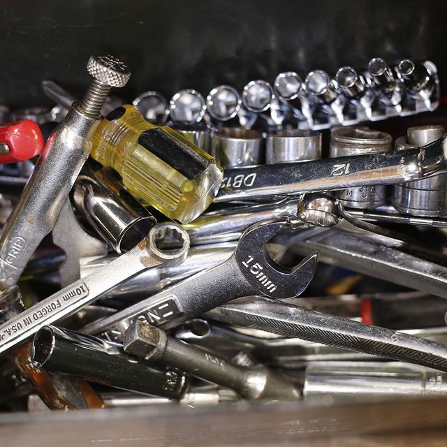 How to assemble a lightweight, cheap toolbox for junkyard