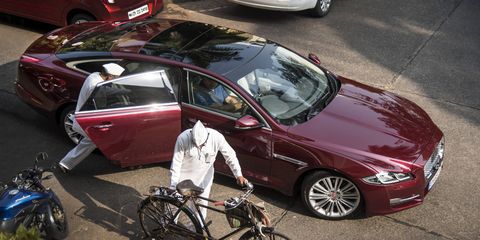 One Indian dabbawalla gets a bicycle, the other a Jaguar XJ (plus Mumbai traffic) with the goal to get their meals across town before lunchtime.