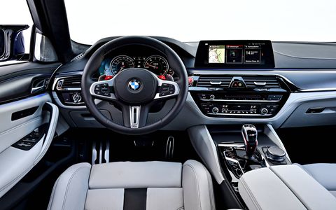 2018 BMW M5 interior
