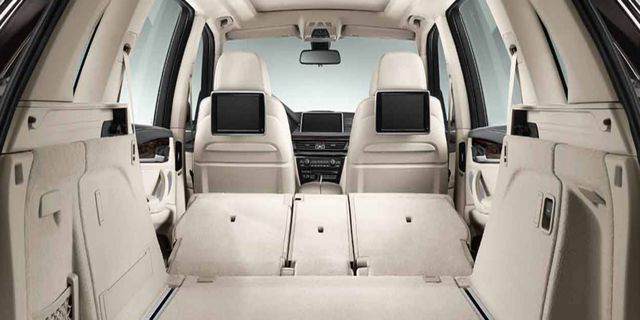 There’s ample luxury and a great seating position in the 2014 BMW X5 xDrive35d.