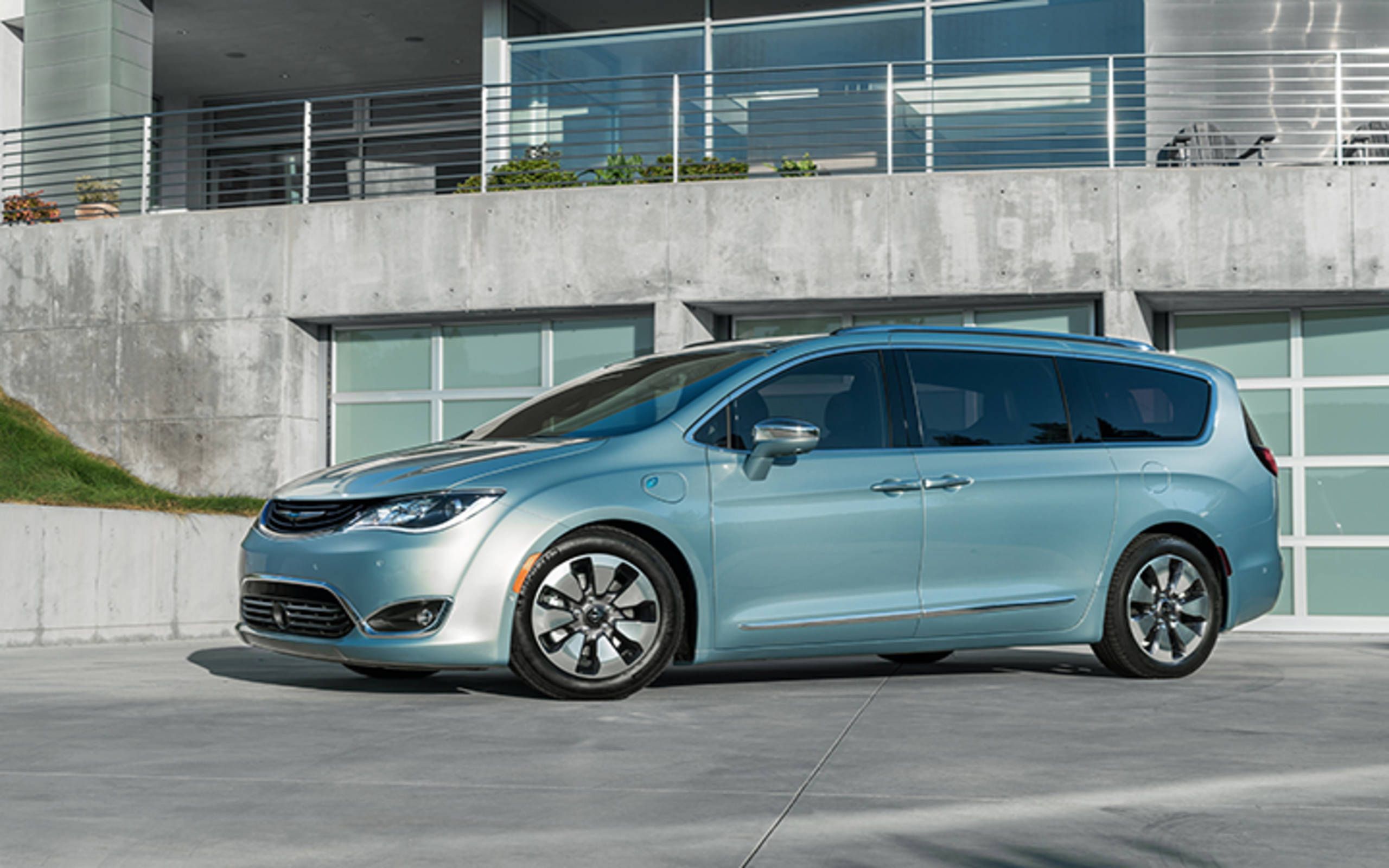 2017 Chrysler Pacifica Hybrid first drive Electrifying