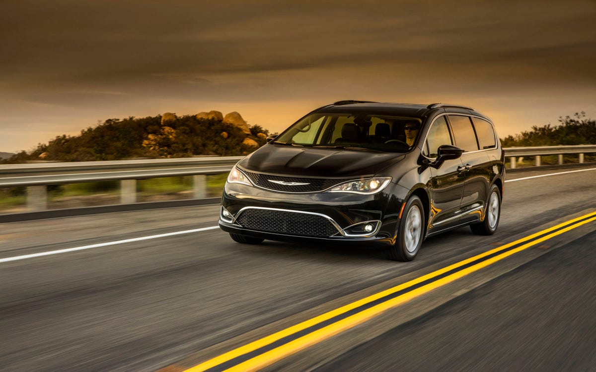 Gallery: 2017 Chrysler Pacifica Minivan Exterior Photos