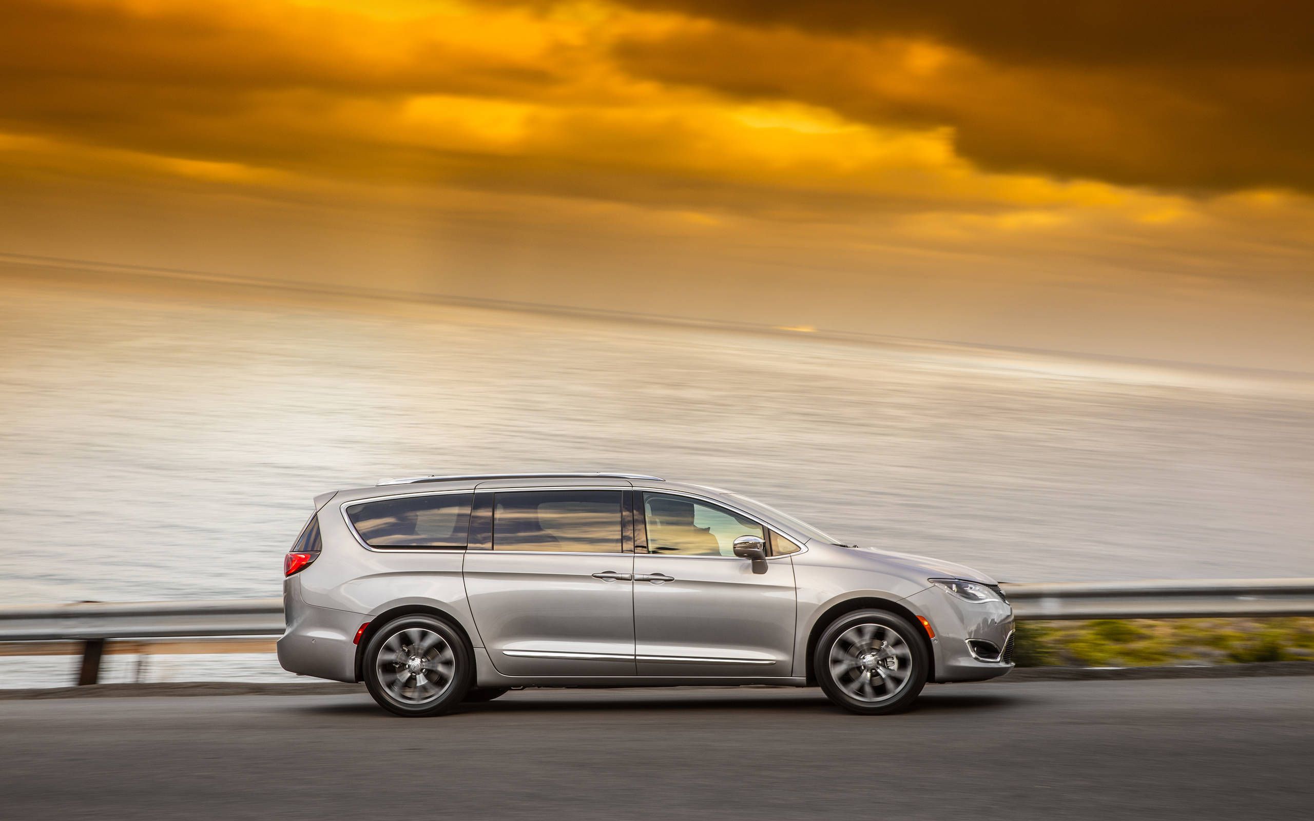 2017 chrysler pacifica van