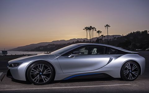 The first combination of BMW TwinPower Turbo and BMW eDrive technology plus intelligent energy management produce system output of 266 kW/357 hp (max. torque: 570 Nm / 420 lb-ft) and give the BMW i8 the performance characteristics of a pure-bred sports car (0 –60 mph in 4.2 seconds) combined with fuel economy and emissions comparable to a small car