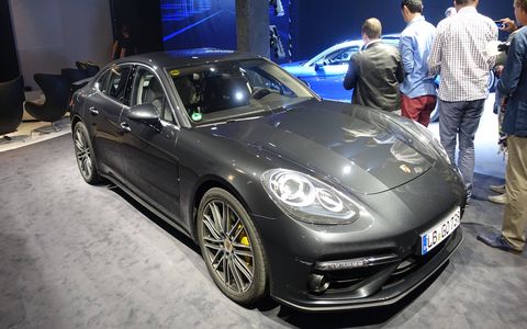 The 2017 Porsche Panamera takes cues from other cars in the Porsche lineup for its redesign.