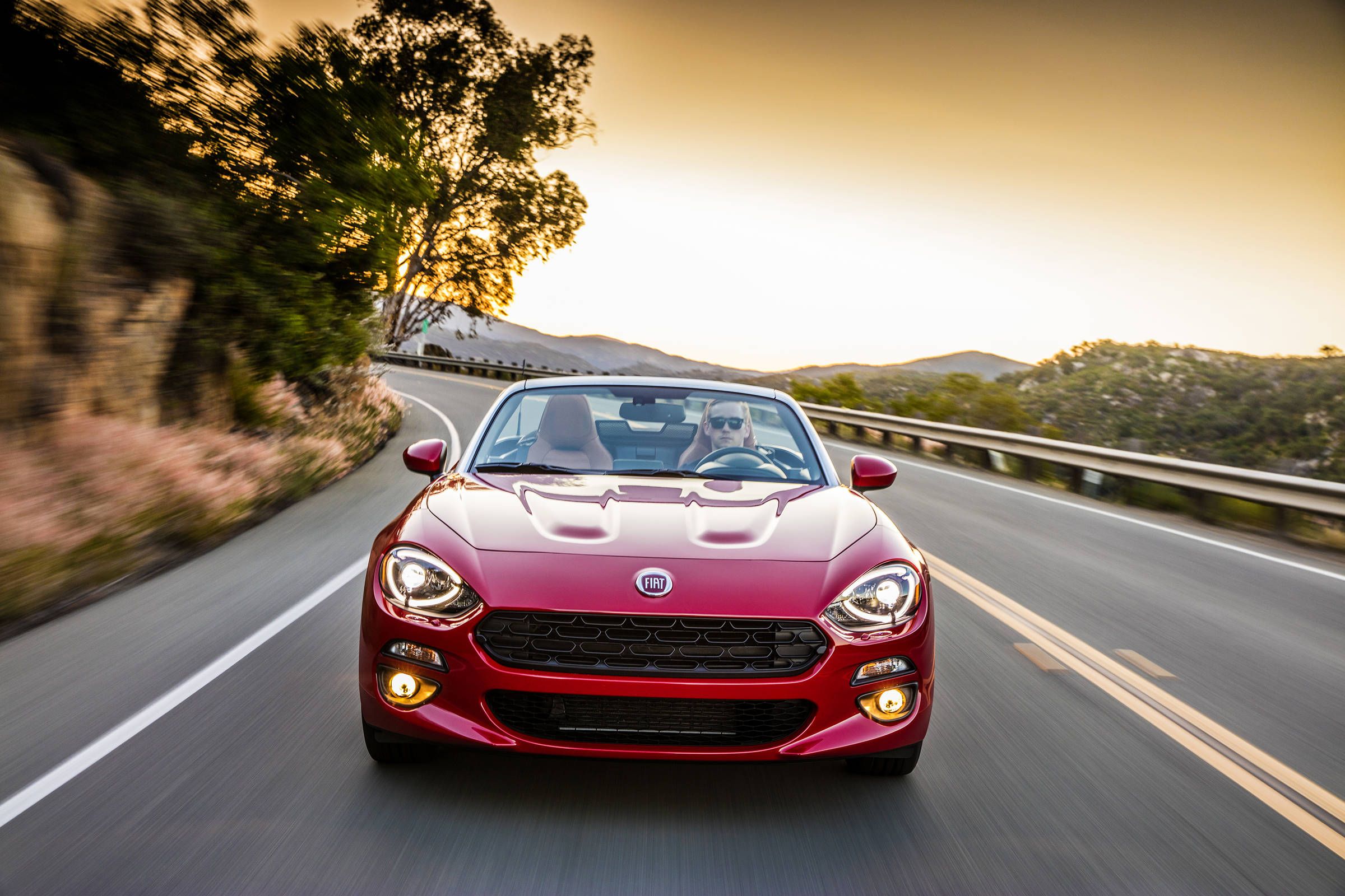 18 Fiat 124 Spider Essentials Mx 5 With A Makeover