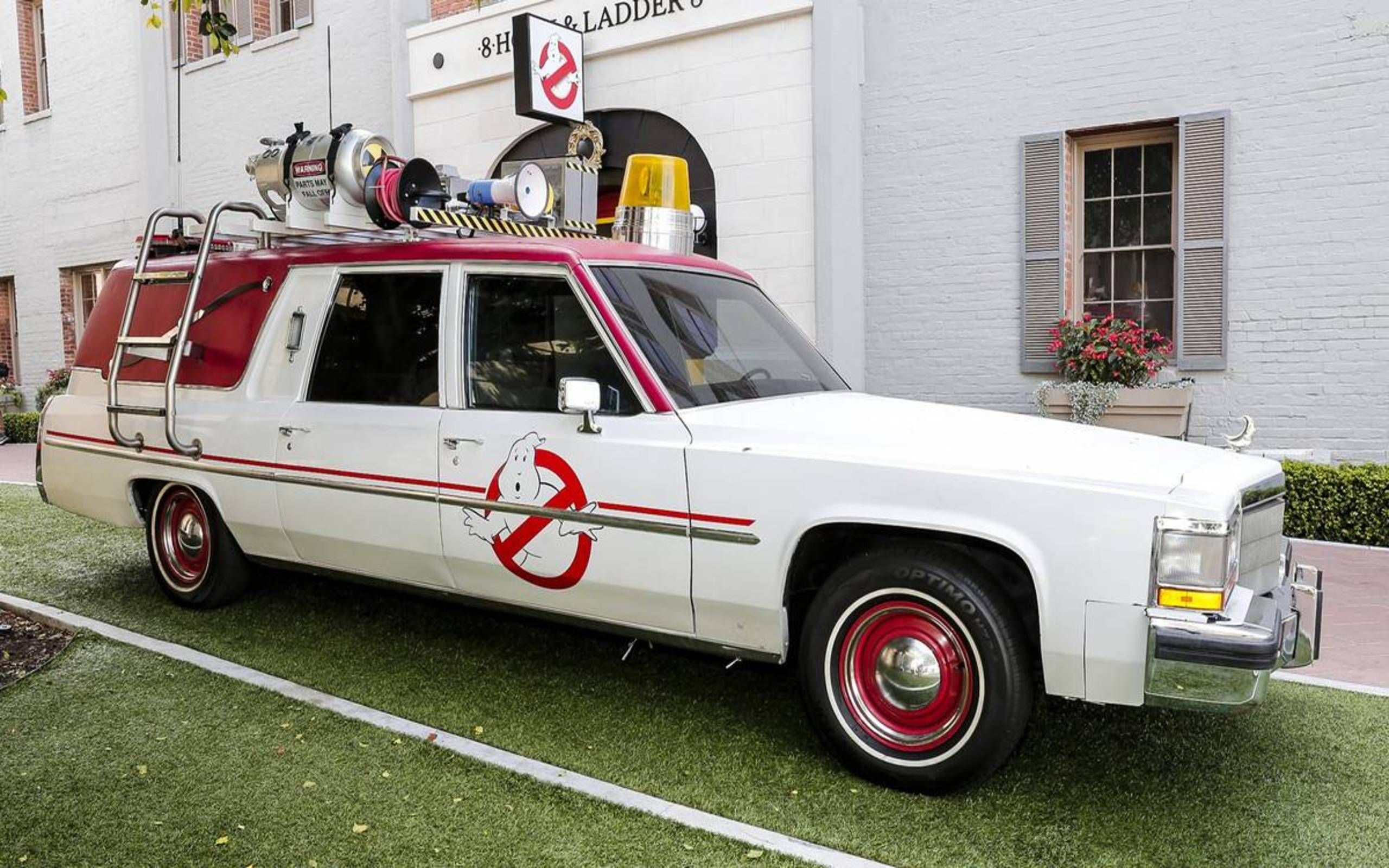 Ganger baster car bass. Cadillac Ecto-1. GHOSTBUSTERS Ecto-1. Кадиллак гостбастерс. Cadillac Ecto-1 GHOSTBUSTERS.