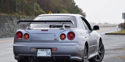 Driving around in an R34 Skyline GT-R for a day sounds like a swell idea for a honeymoon.