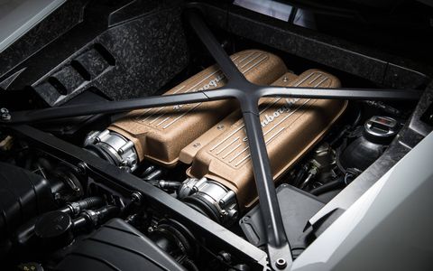 The bronze intake manifold is Performante-exclusive.