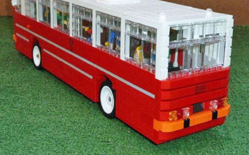 LEGO IDEAS - Minifigure Scaled Touring Car Bus