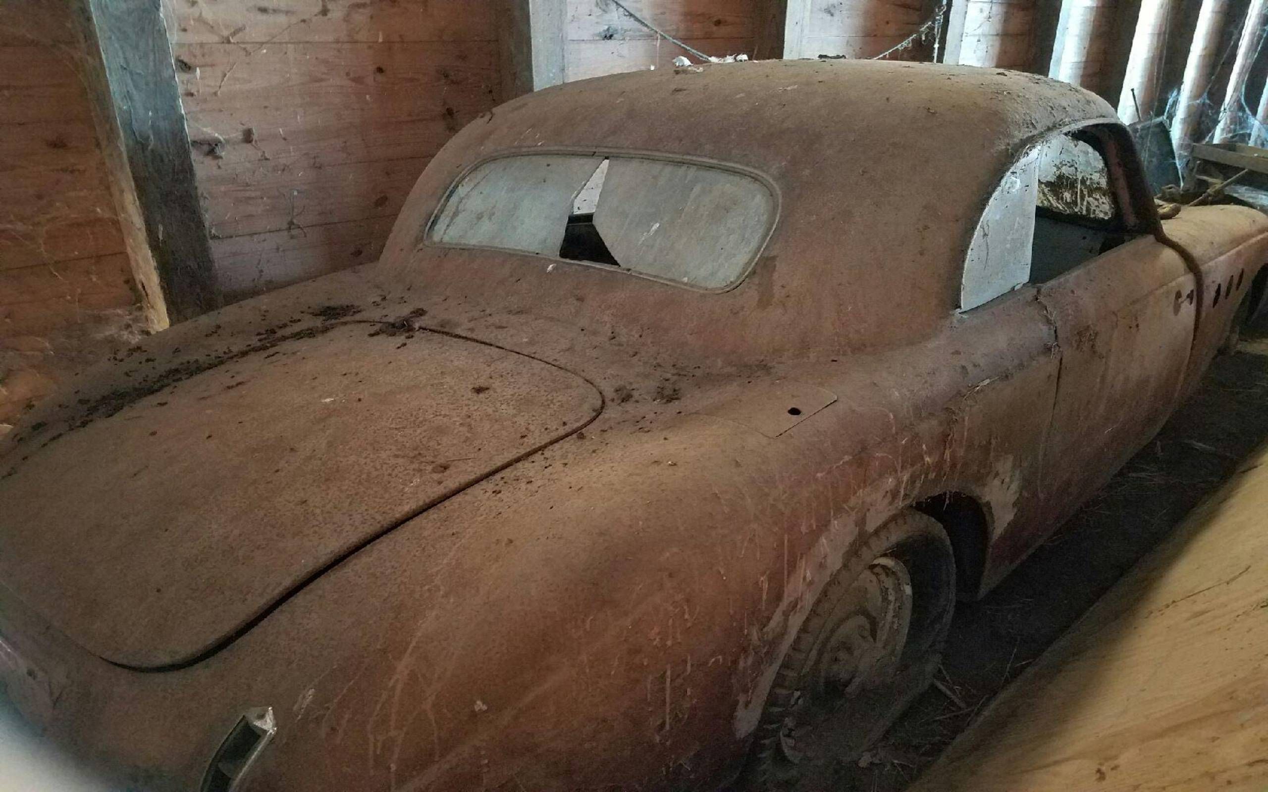 European cars in rural Tennessee! I also found an OLD shed with BMW, Volvo  and Mercedes symbols painted on it. cool car finds! : r/namethatcar