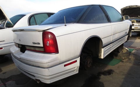 junked 1989 oldsmobile cutlass supreme fe3