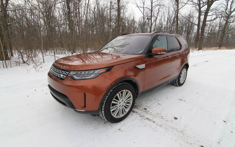 The 2017 Land Rover Discovery diesel comes with a turbocharged V6 delivering 254 hp and 443 lb-ft of torque.