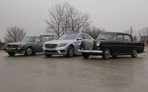 I convoyed with the Knoxvegas Lowballers and their amazing Benzes. The 560SL on the left ended up winning the prestigious Index of Effluency trophy at the Barber LeMons race a few days after this photograph.