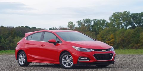 The same 1.4-liter turbocharged I4 that powers the sedan also gives power to the Chevrolet Cruze hatchback.
