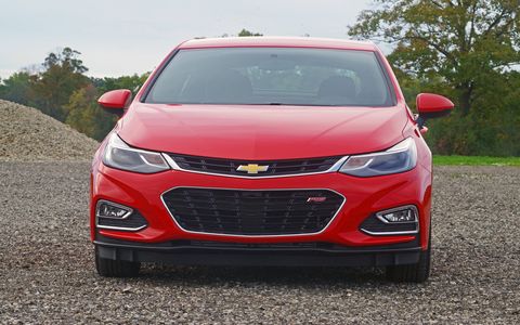 The same 1.4-liter turbocharged I4 that powers the sedan also gives power to the Chevrolet Cruze hatchback.