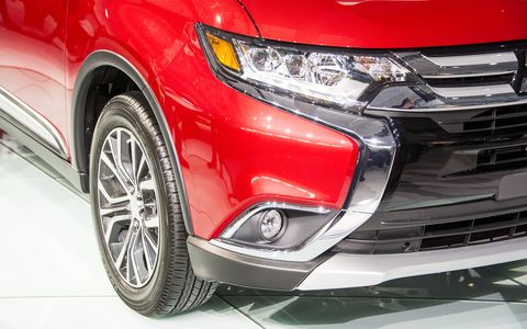 An updated 2016 Mitsubishi Outlander debuted at the New York auto show.