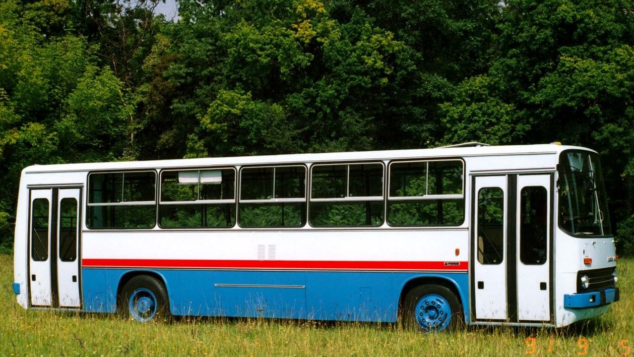Last Bus Standing - Last Model Of Ikarus 489 Polaris Designed In Hungary  Returned To Its Hometown - Hungary Today