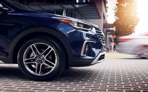 The 2018 Hyundai Santa Fe has a 3.3-liter V6 delivering 290-hp with 252 lb-ft of torque.