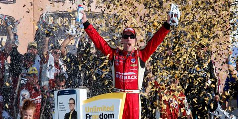 Kevin Harvick kept his hopes alive for a second NASCAR Sprint Cup Series championship with his win in Kansas on Sunday.