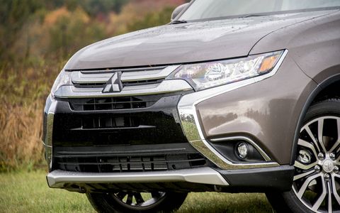 The 2018 Mitsubishi Outlander SEL pairs a 2.4-liter four-cylinder engine with a continuously variable transmission.