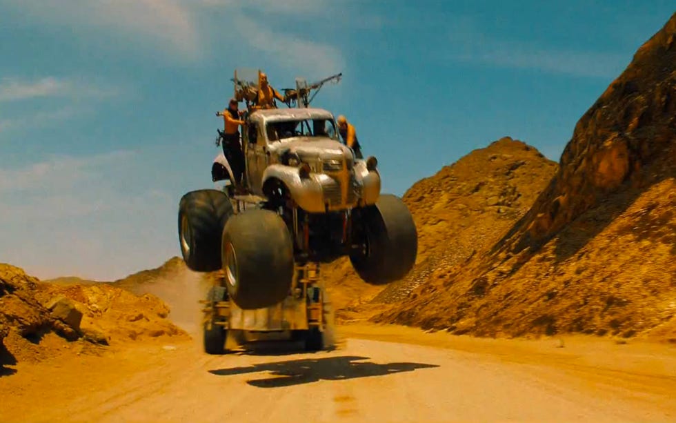 mad-max-fury-road-new-trailer-has-epic-car-stunts-video-89920_1.jpg