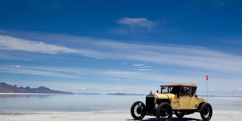 Teddy Tetzlaff, driving his Blitzen-Benz to 141.73 mph, set the first land speed record at Bonneville in 1914.