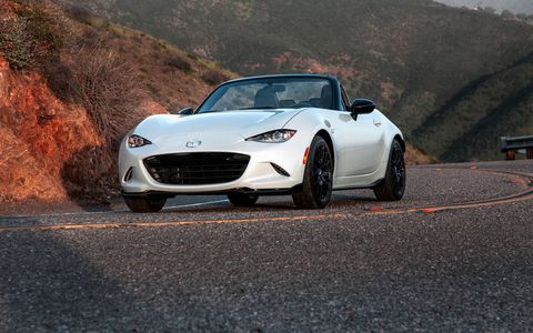 Mazda has unveiled the 2016 MX-5 Miata Club trim at the New York auto show. Club sits between the base Sport and range-topping Grand Touring trims.