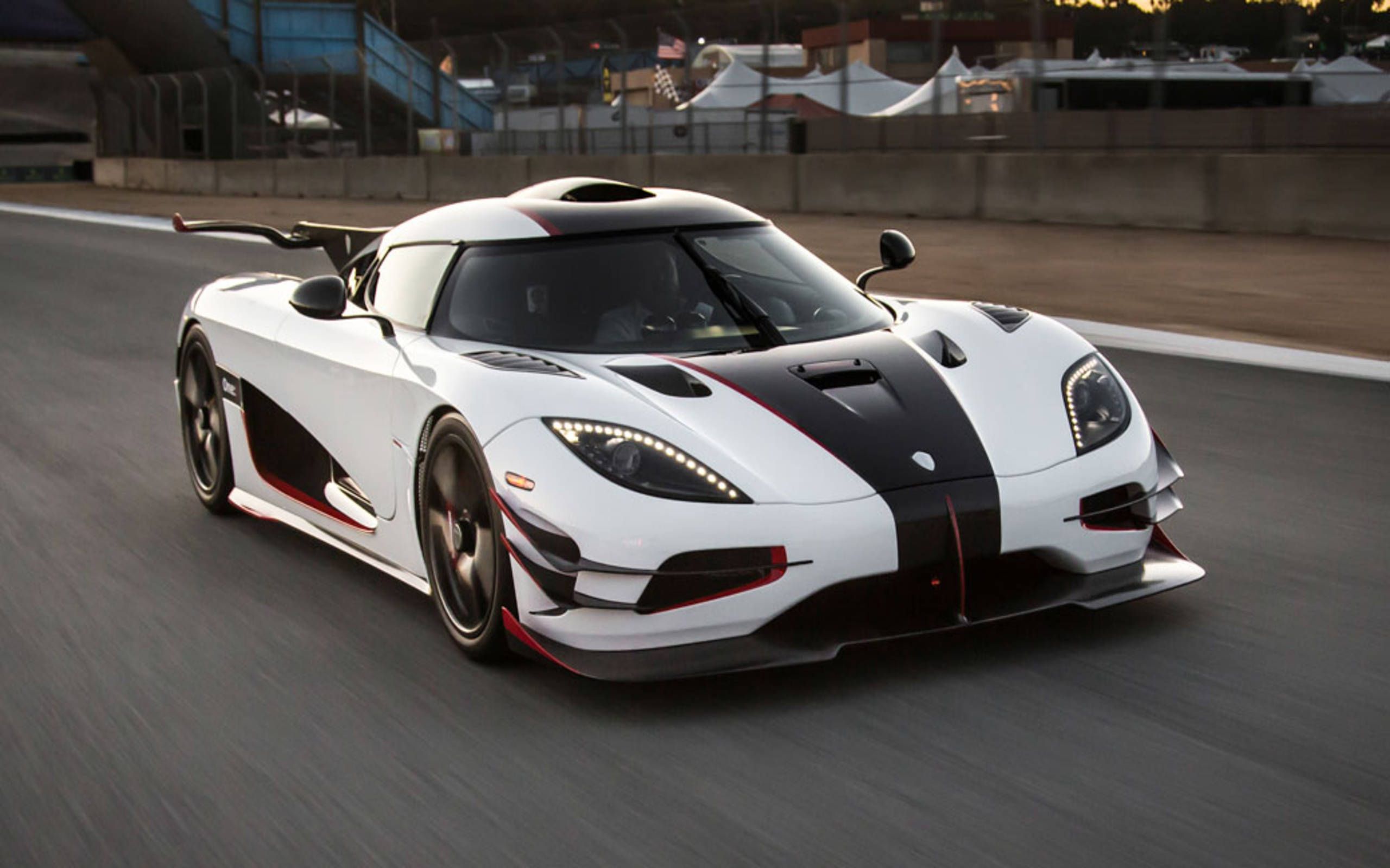 Koenigsegg One:1 top video is 240-mph
