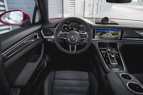 A quick look inside the Porsche Panamera GTS