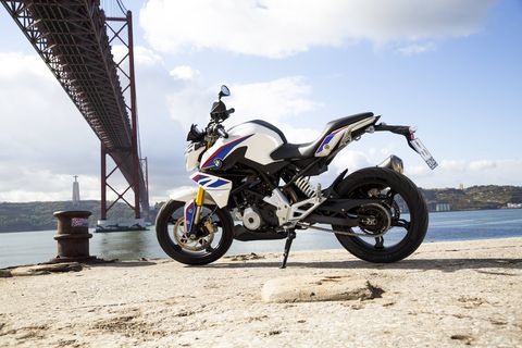 The BMW G310R has a liquid-cooled 313cc single-cylinder; rated output is 34 hp.