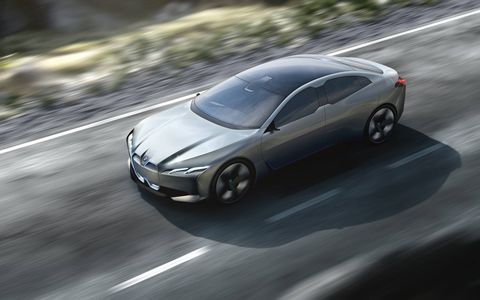 The outline of the BMW i Vision Dynamics represents a further evolution of the classical BMW proportions; a long wheelbase, flowing roofline and short overhangs.