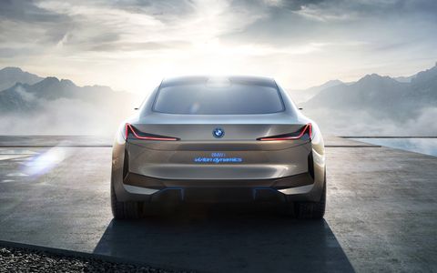 The outline of the BMW i Vision Dynamics represents a further evolution of the classical BMW proportions; a long wheelbase, flowing roofline and short overhangs.