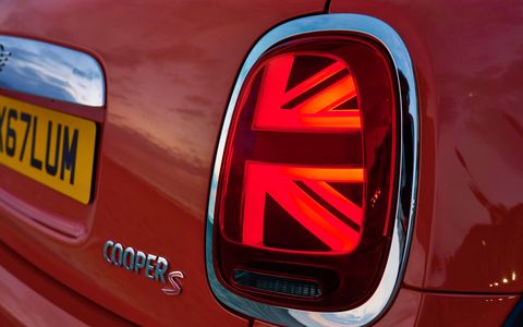 The 2019 Mini Cooper Hardtop gets a light refresh with a focus on new tech both outside and inside.