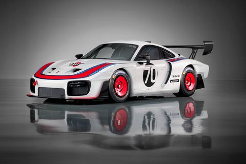 A new Porsche 935 was introduced at Rennsport Reunion VI with the 700-hp powertrain from the 911 GT2 RS.