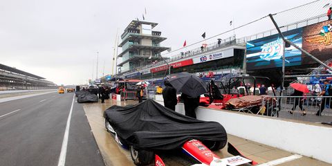 A Saturday rainout puts added pressure on teams to qualify on Sunday at the Indianapolis Motor Speedway.
