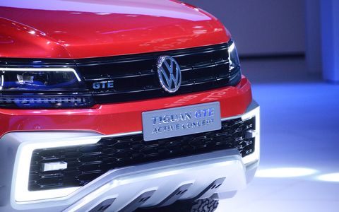 The Volkswagen Tiguan GTE Active Concept debuted in Detroit, previewing the next-gen SUV that will eventually come to the U.S. in long-wheelbase form.