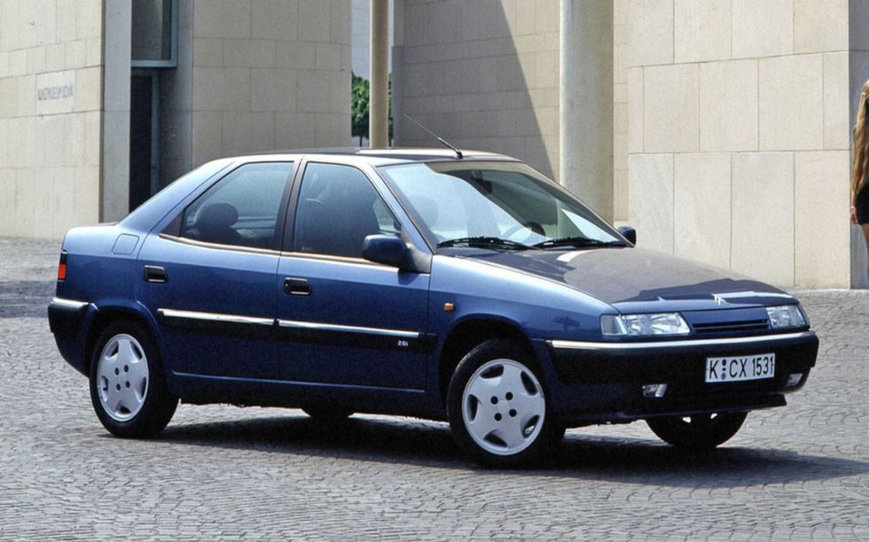 The Xantia was Citroen's "large" midsize sedan of the 1990s, positioned below the XM.